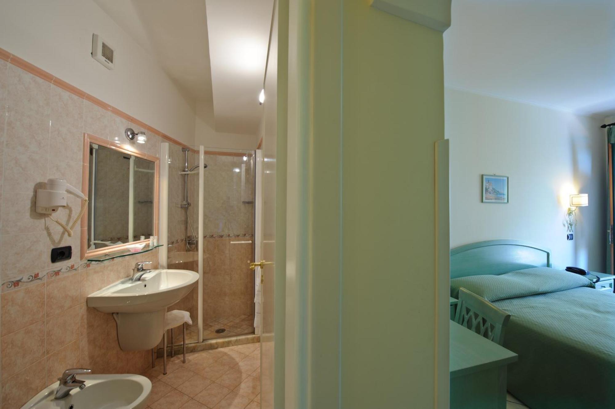 אמאלפי Hotel La Pergola מראה חיצוני תמונה